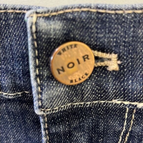 White House Black Market Noir Boot Leg Faded Embroidered Rhinestones Pockets- 8R - Picture 6 of 15